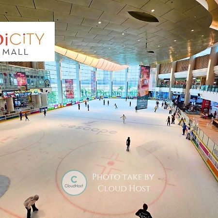 Conezion Near Ioi City Mall, Maeps Serdang, Putrajaya By Cloud Host מראה חיצוני תמונה