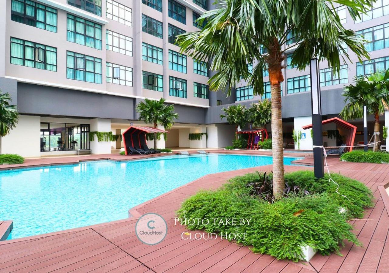 Conezion Near Ioi City Mall, Maeps Serdang, Putrajaya By Cloud Host מראה חיצוני תמונה